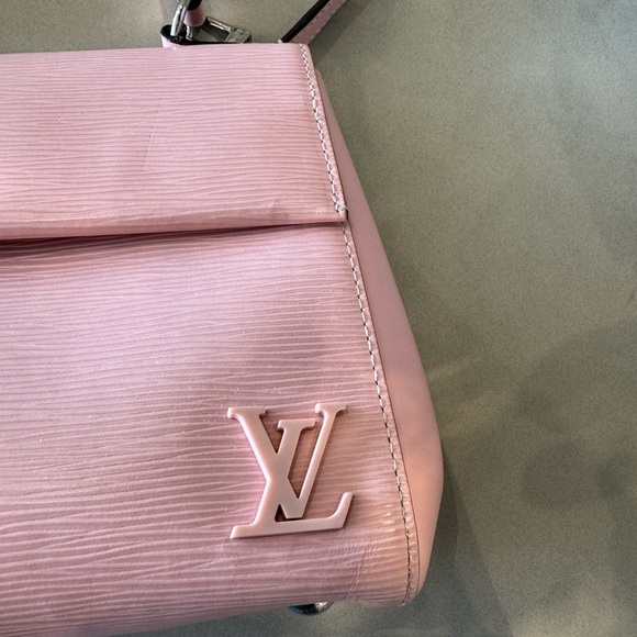 LOUIS VUITTON Epi Cluny MM Rose Ballerine - Picture 9 of 13